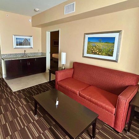 Wyndham Garden Lancaster Ca Hotel Exterior photo