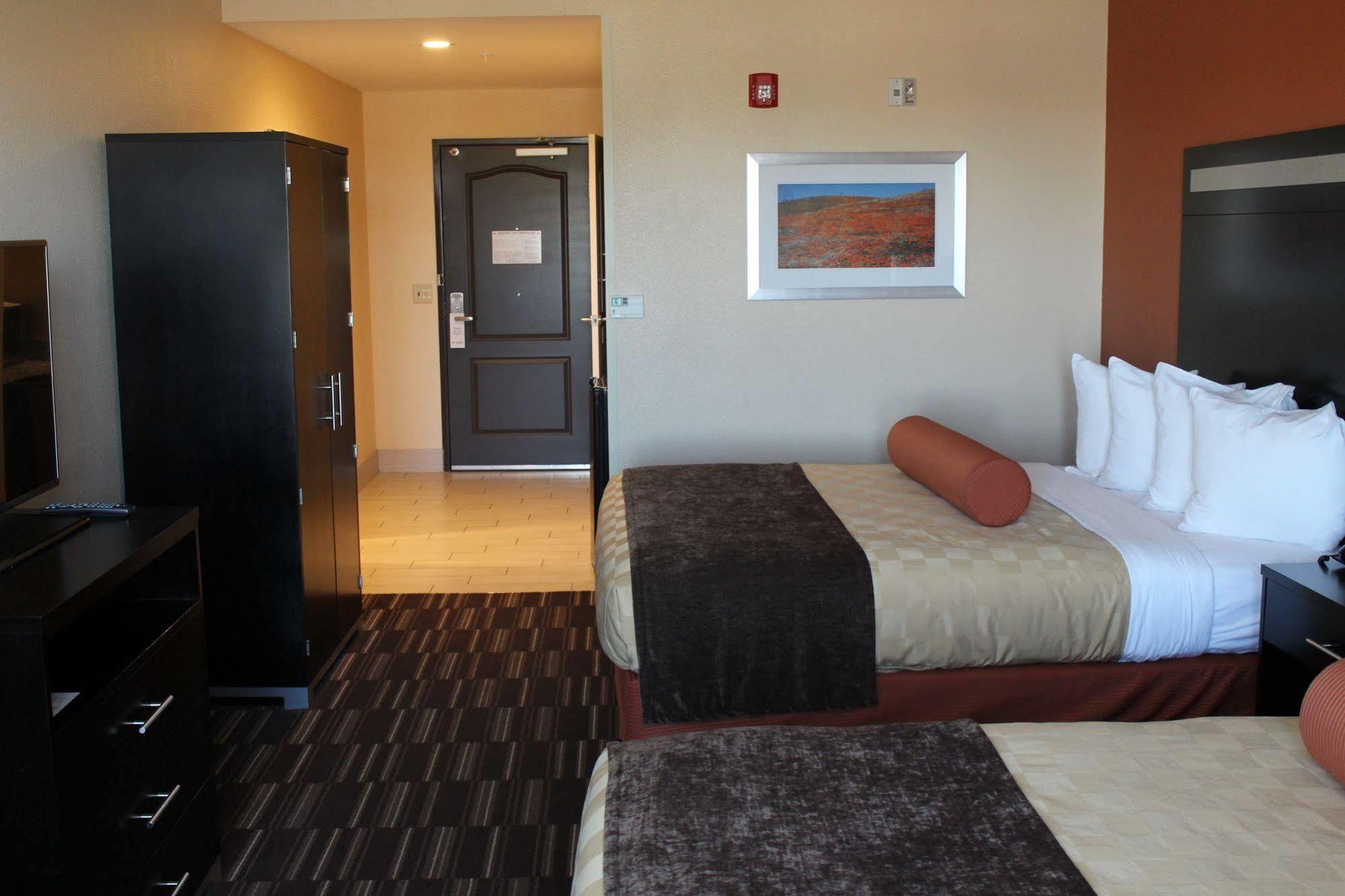 Wyndham Garden Lancaster Ca Hotel Exterior photo
